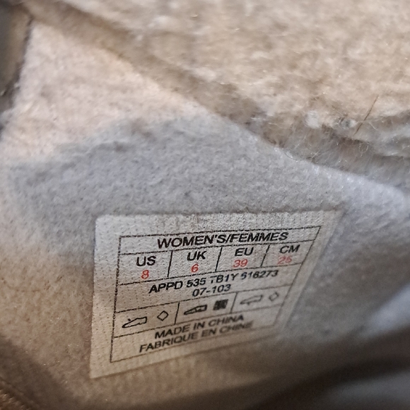 The North Face Olive Green Winter/ Water Proof Boots - Picture 2 of 10